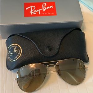 Ray ban aviators. NWT. 🕶